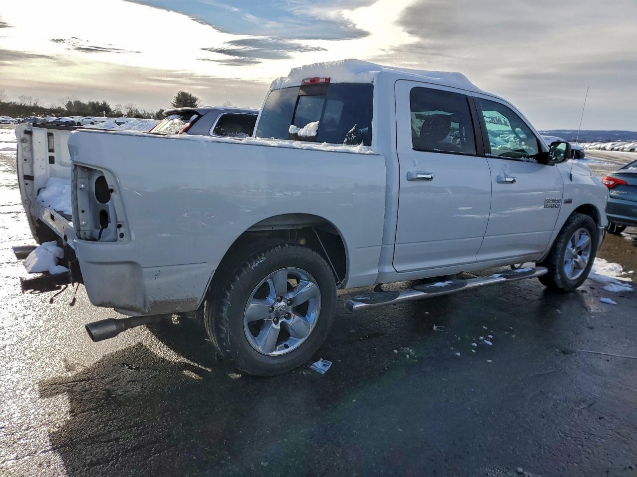 2018 RAM 1500 SLT photo 3