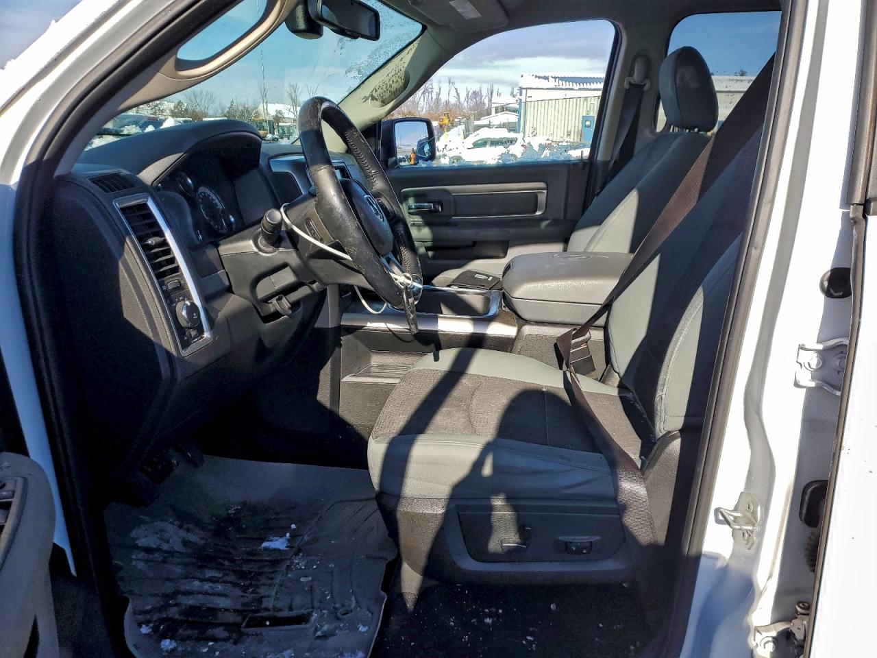 2018 RAM 1500 SLT photo 7