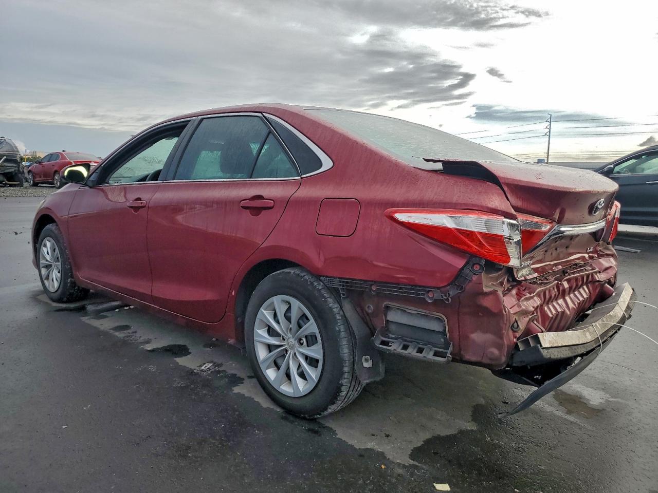 2017 TOYOTA CAMRY LE photo 2