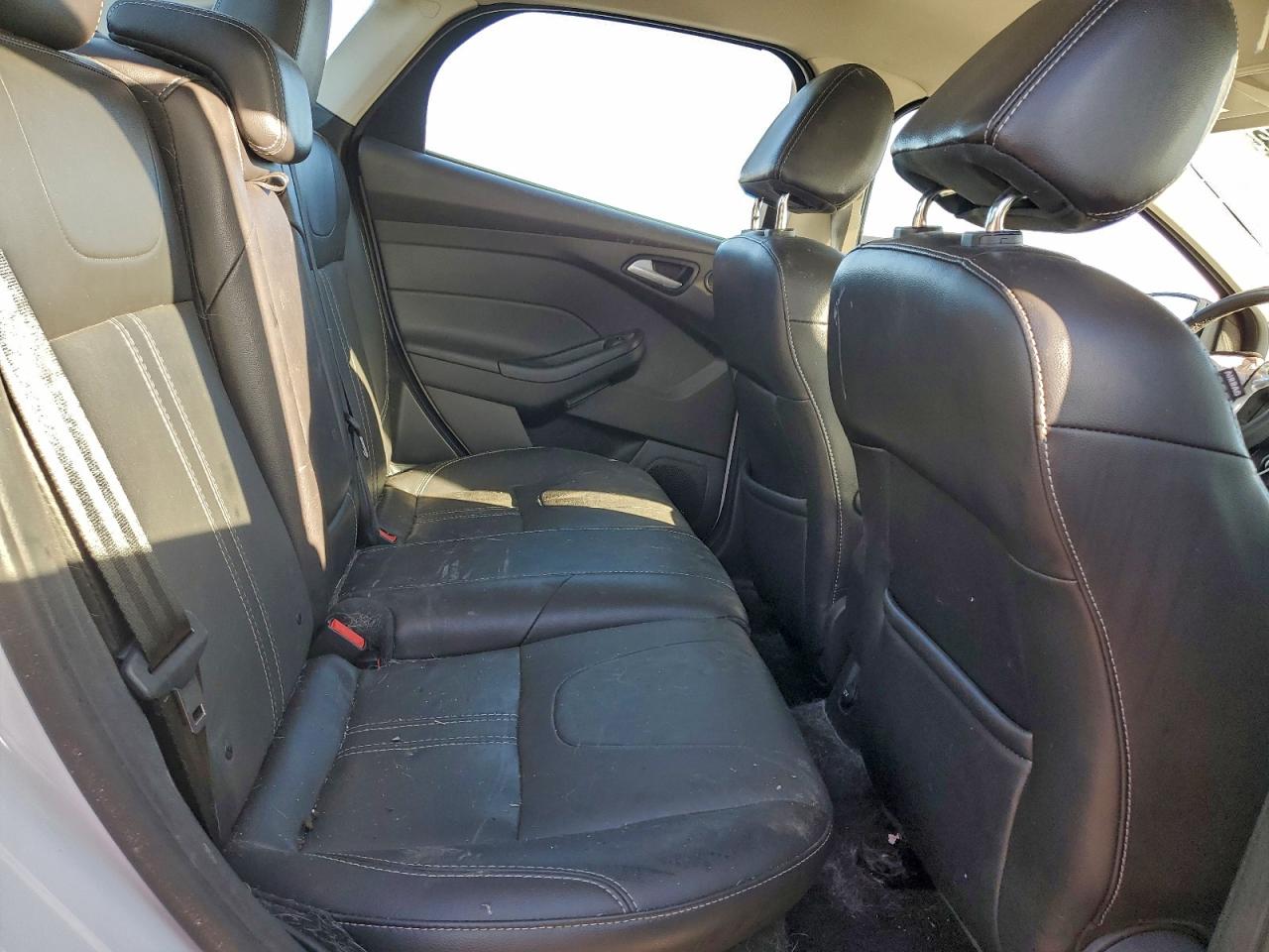 2014 FORD FOCUS SE photo 19