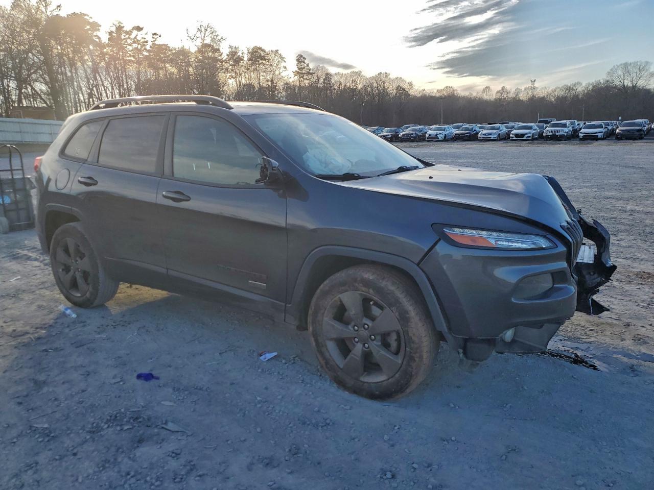 2016 JEEP CHEROKEE LATITUDE photo 4