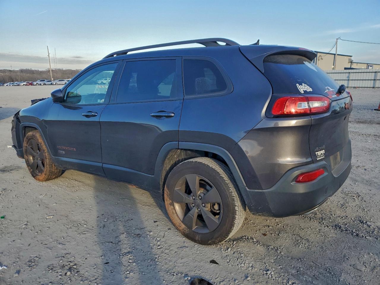 2016 JEEP CHEROKEE LATITUDE photo 2