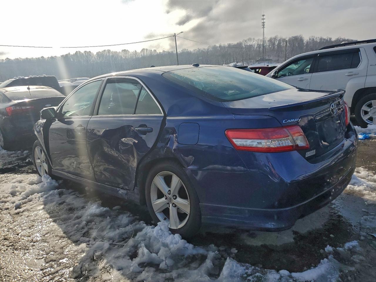 2011 TOYOTA CAMRY BASE photo 2