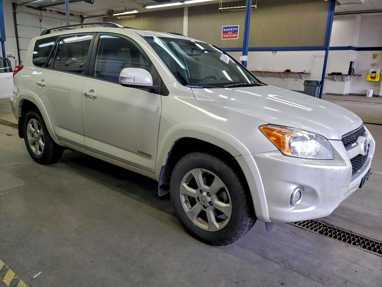 2010 TOYOTA RAV4 LIMITED photo 4