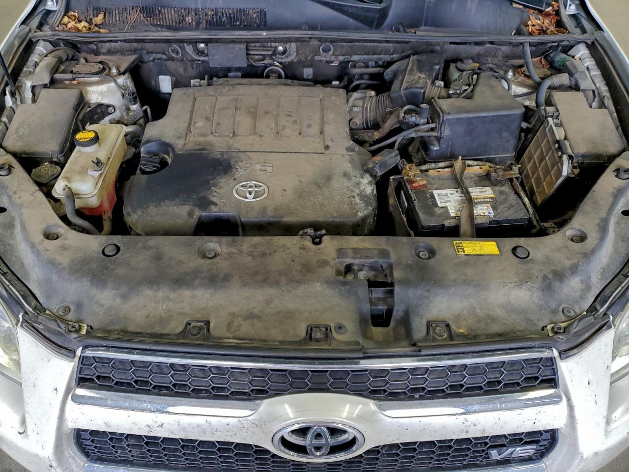 2010 TOYOTA RAV4 LIMITED photo 12
