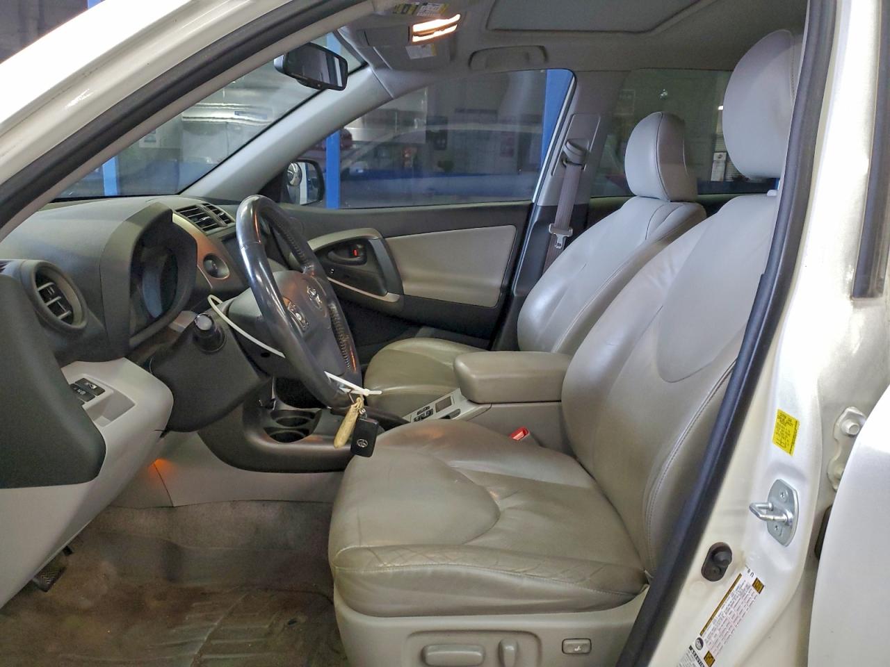 2010 TOYOTA RAV4 LIMITED photo 7