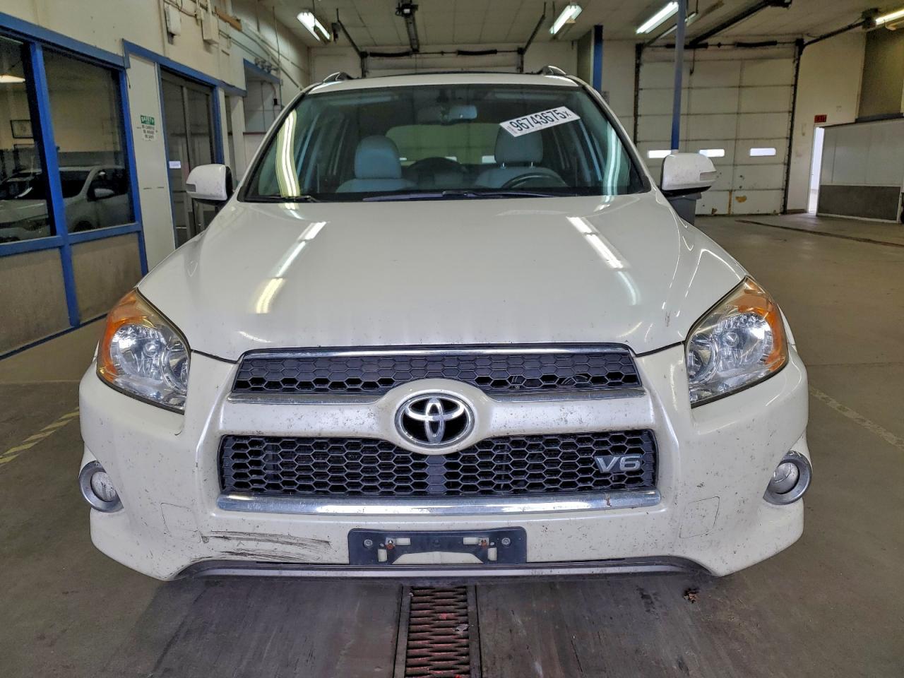 2010 TOYOTA RAV4 LIMITED photo 5