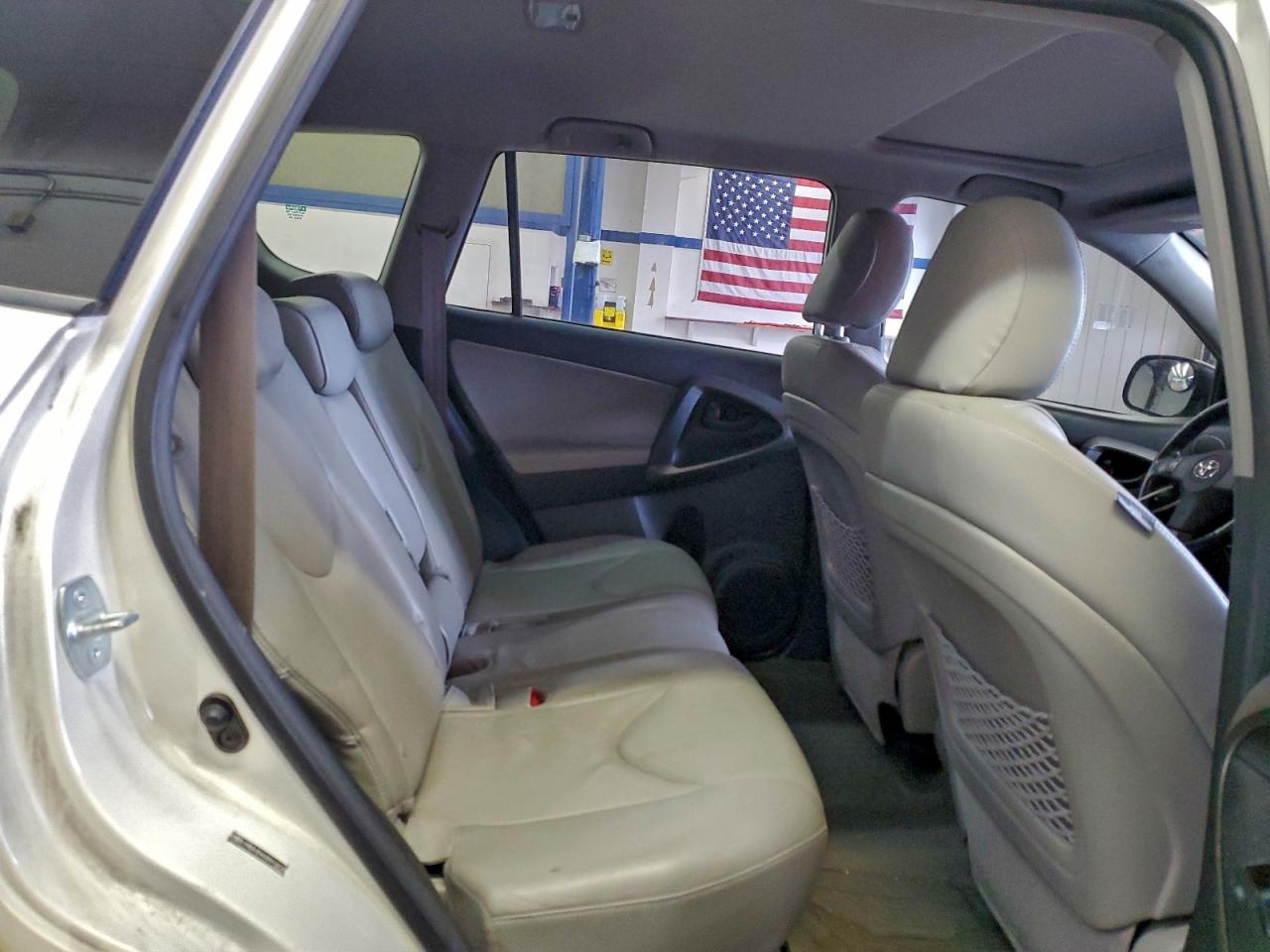 2010 TOYOTA RAV4 LIMITED photo 11
