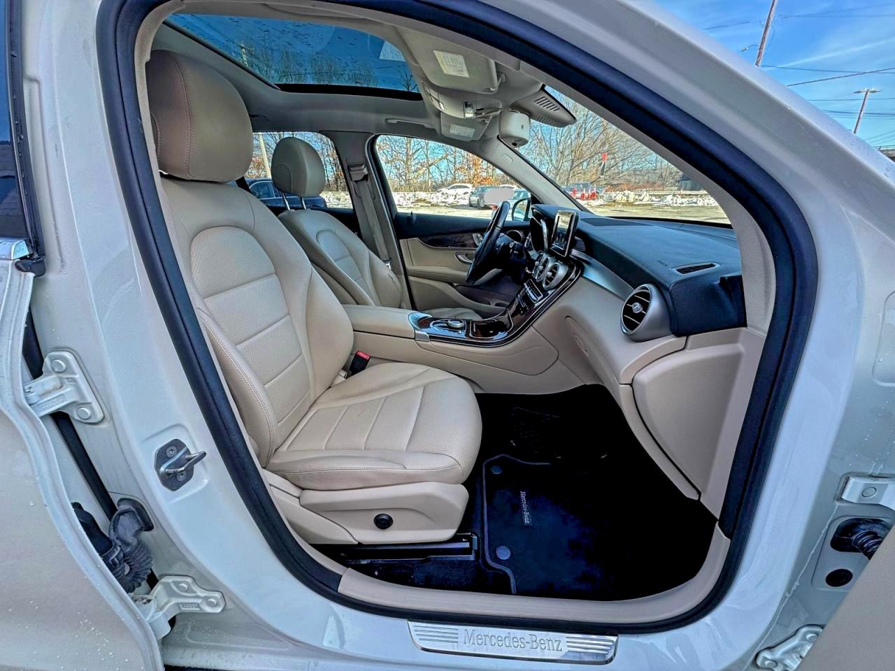 2017 MERCEDES-BENZ GLC 300 4MATIC photo 9