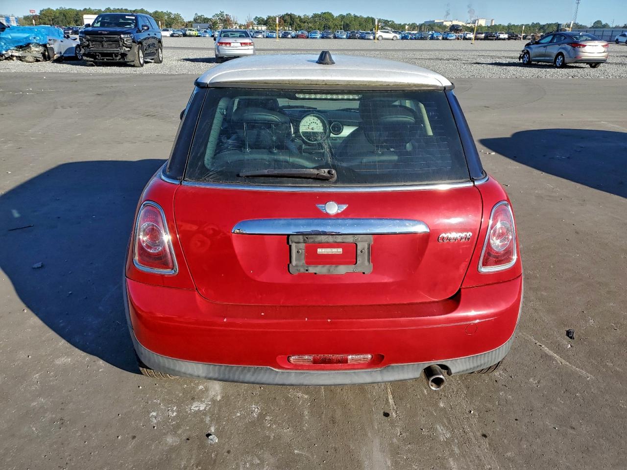 2011 MINI COOPER photo 16