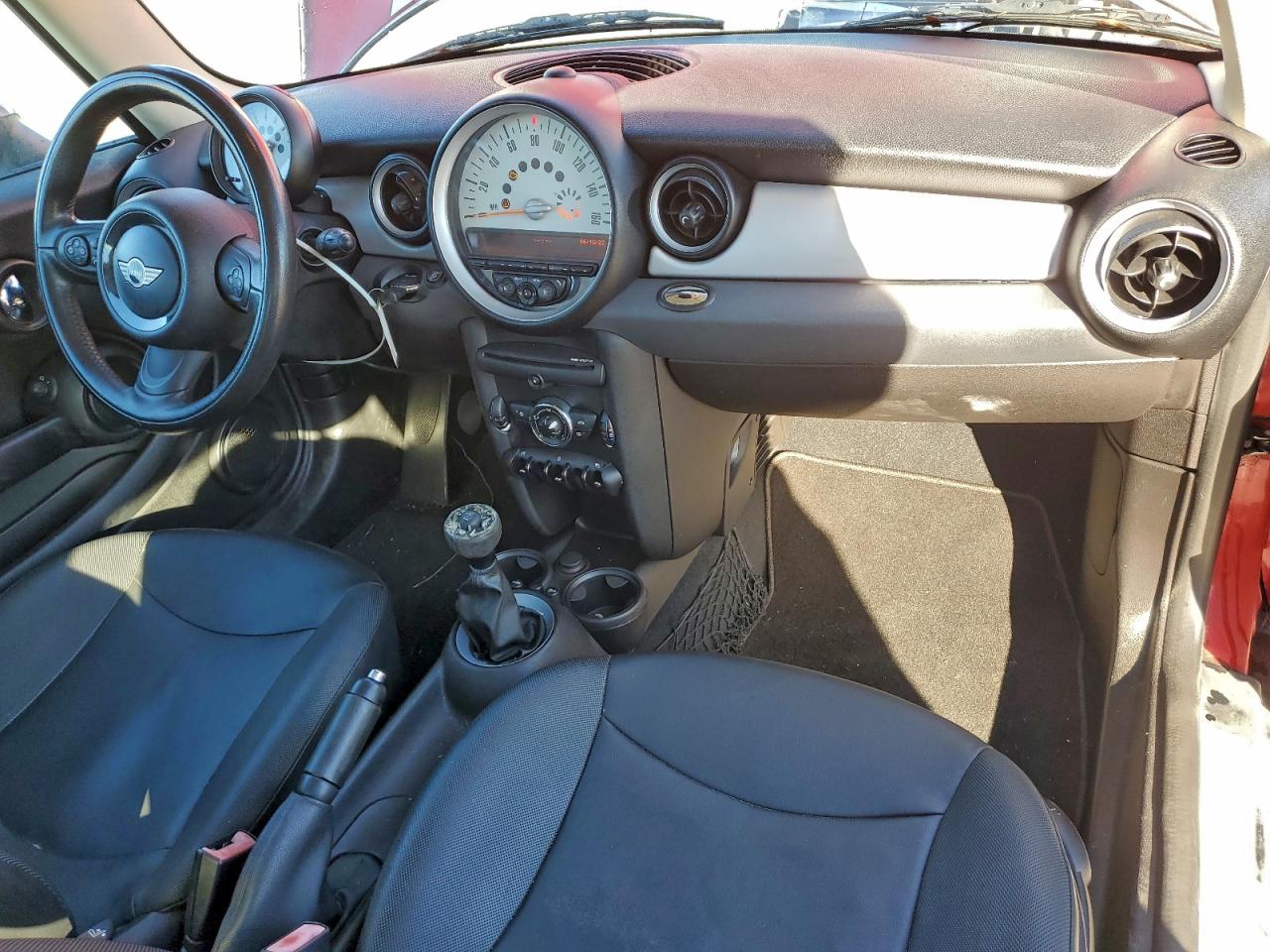 2011 MINI COOPER photo 22