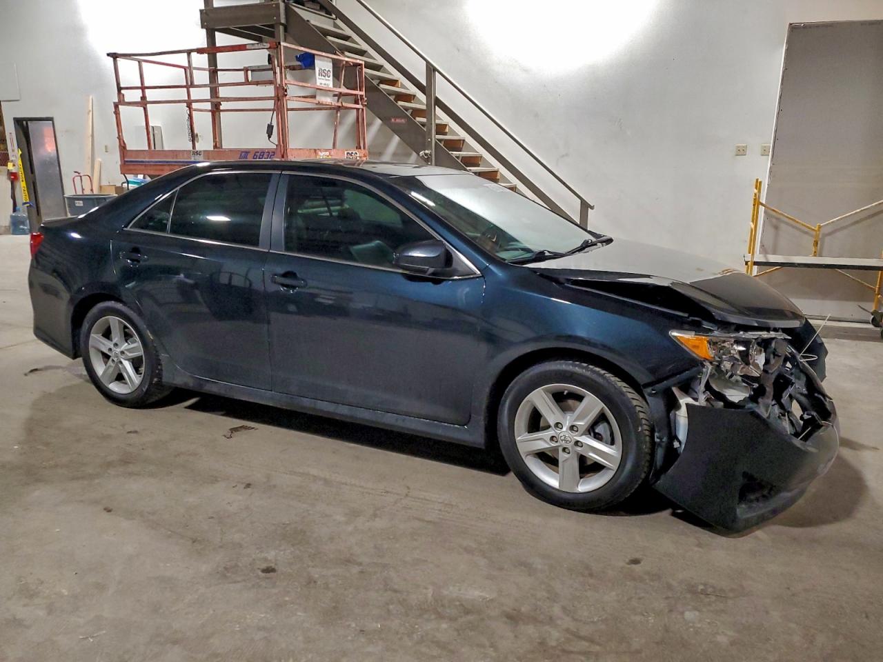 2012 TOYOTA CAMRY BASE photo 4