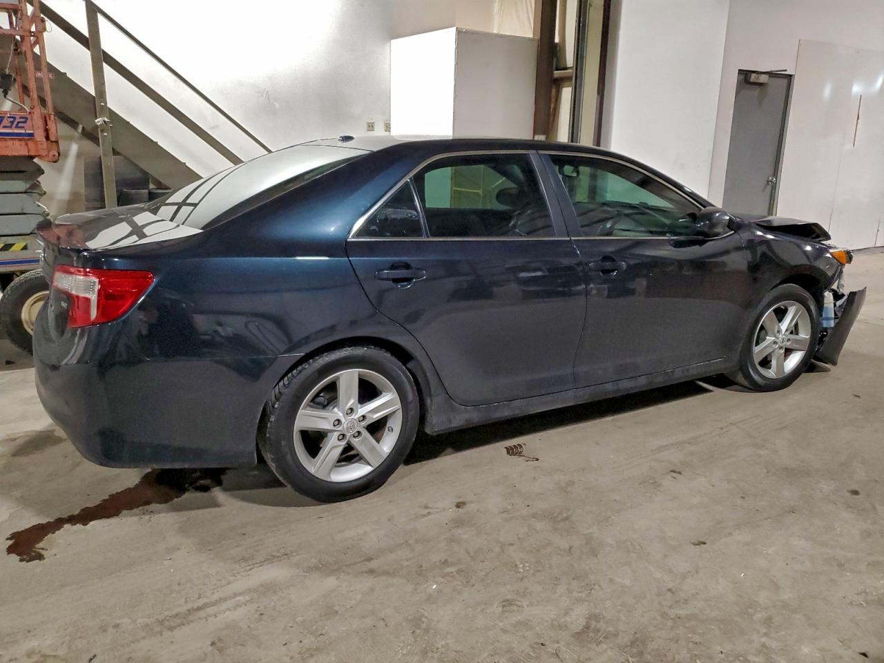2012 TOYOTA CAMRY BASE photo 3