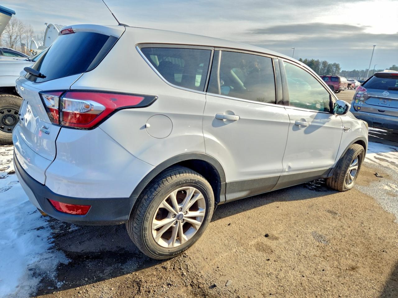 2017 FORD ESCAPE SE photo 3