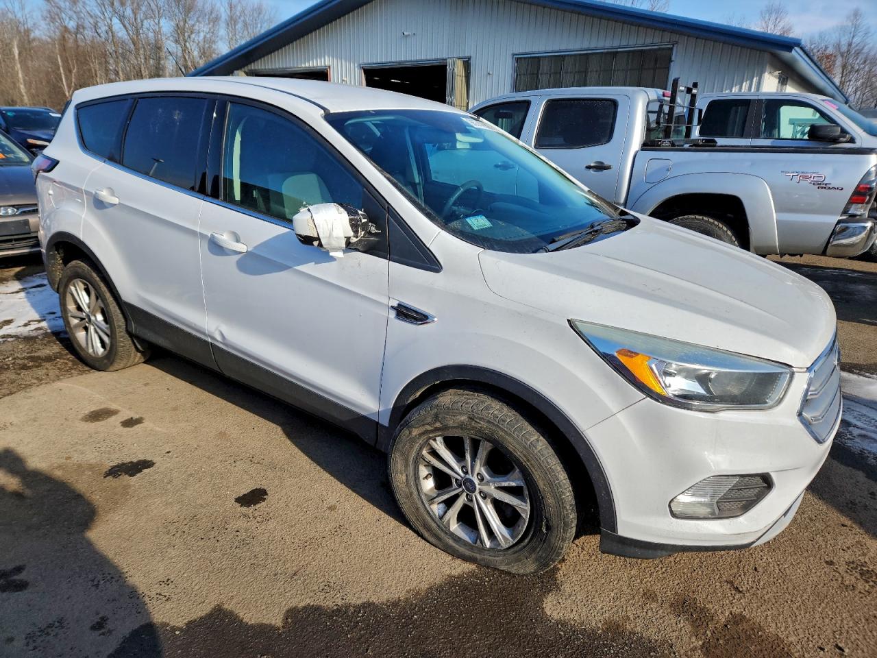 2017 FORD ESCAPE SE photo 4