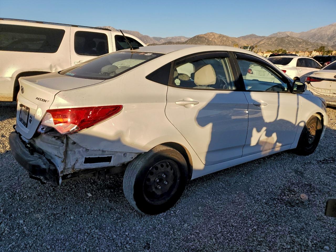 2017 HYUNDAI ACCENT SE photo 3