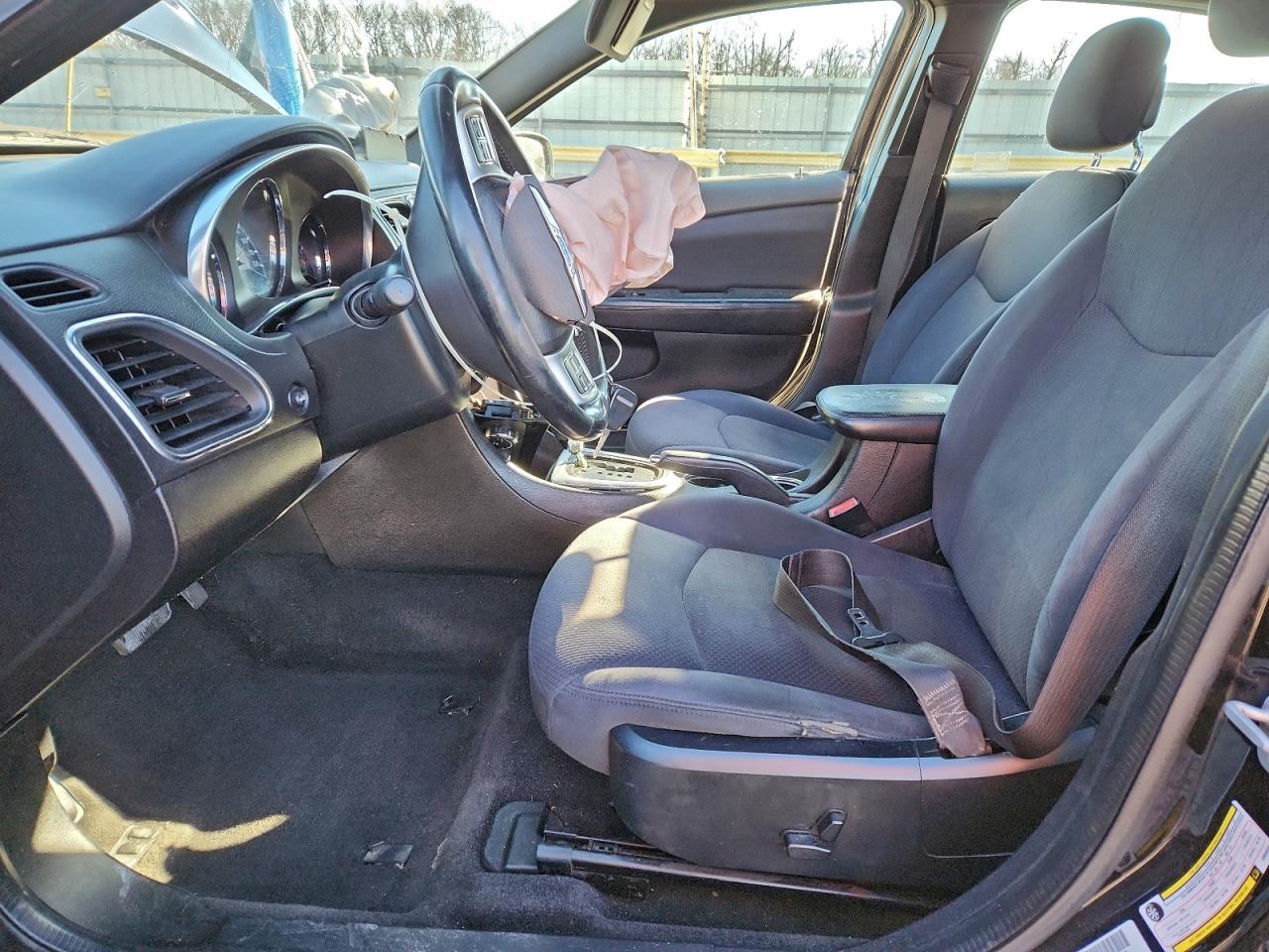 2013 CHRYSLER 200 TOURING photo 7