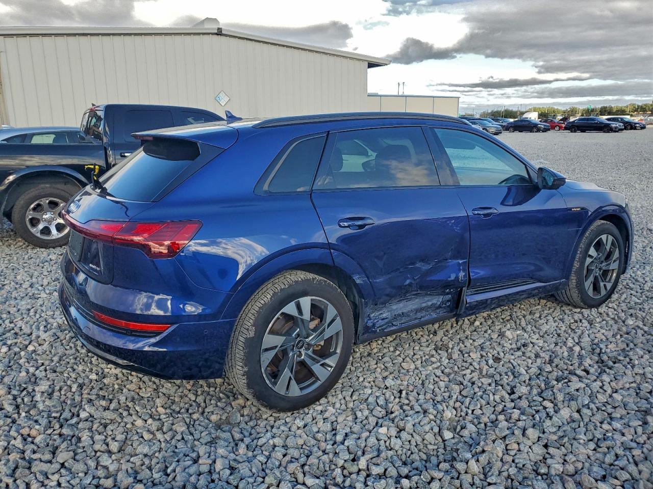 2022 AUDI E-TRON PREMIUM photo 3