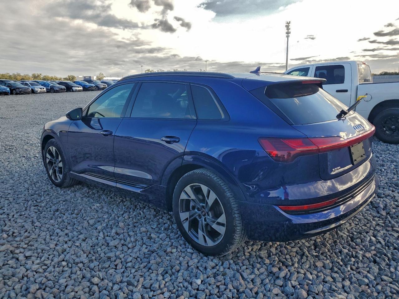 2022 AUDI E-TRON PREMIUM photo 2