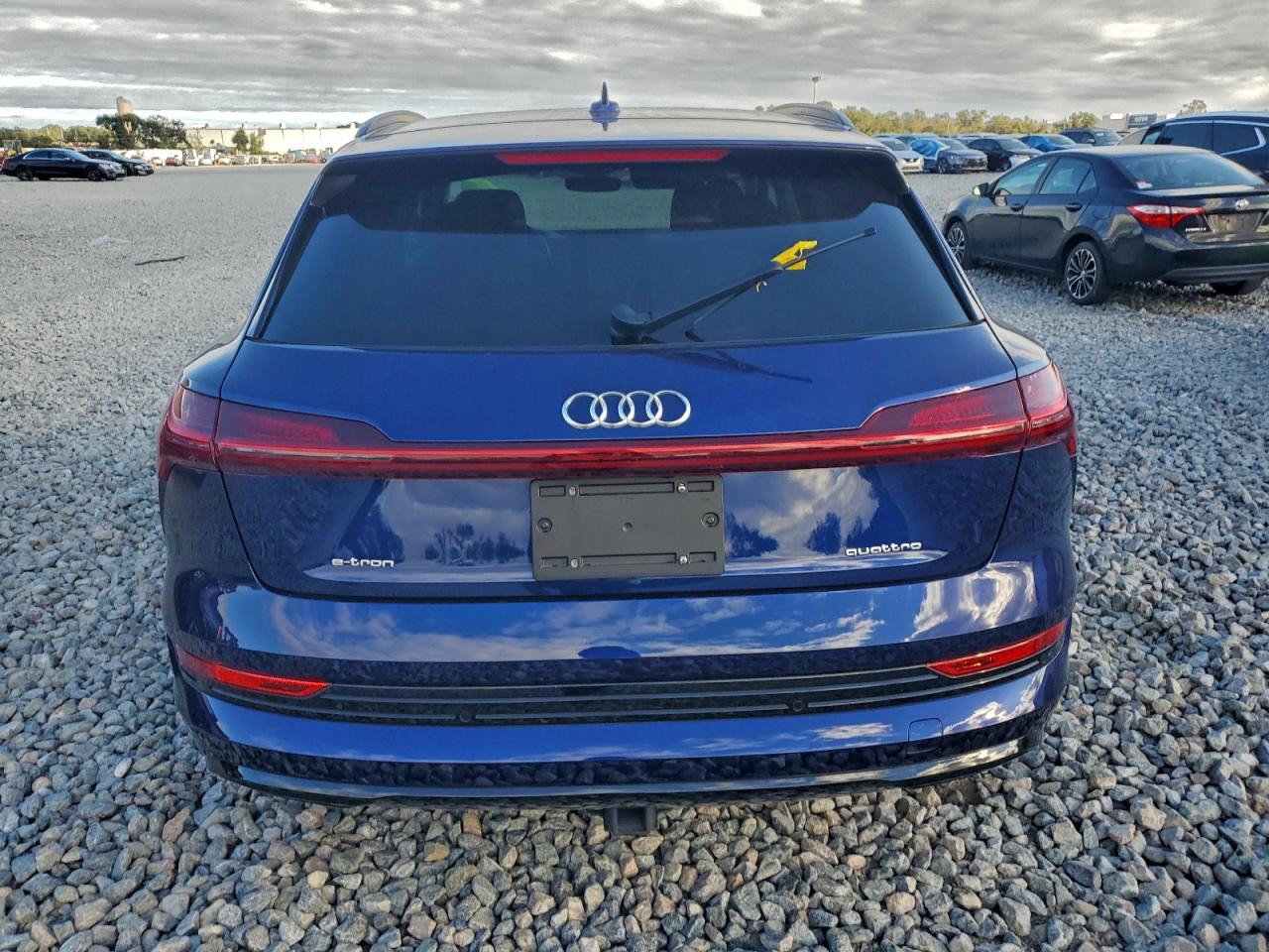 2022 AUDI E-TRON PREMIUM photo 6