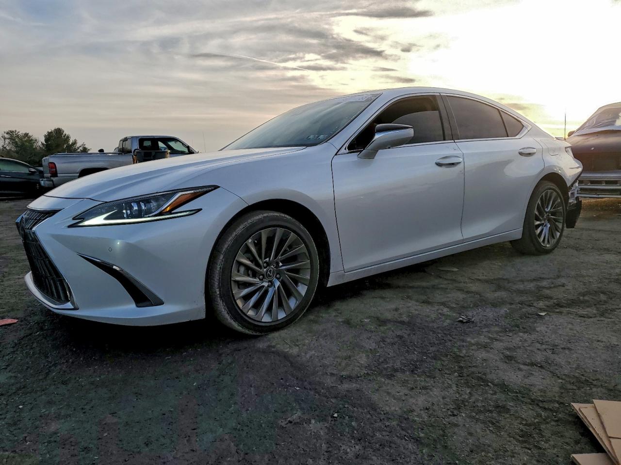 2025 LEXUS ES
