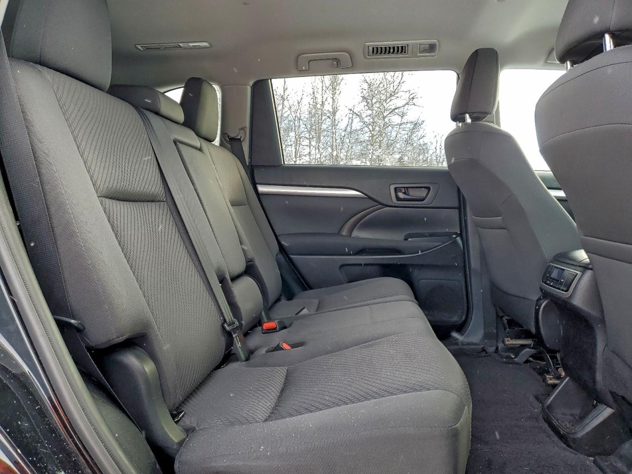 2019 TOYOTA HIGHLANDER LE photo 11