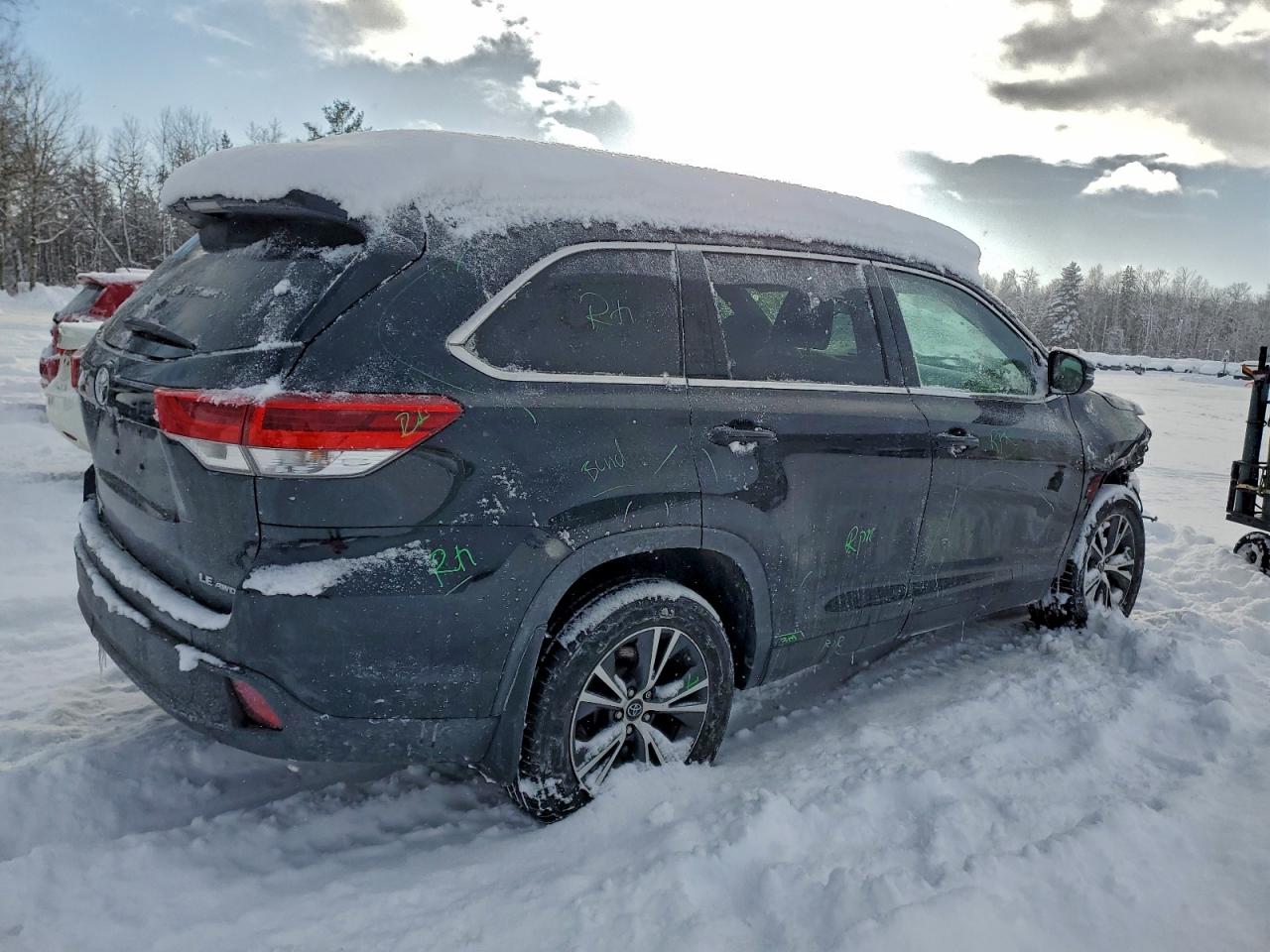 2019 TOYOTA HIGHLANDER LE photo 3
