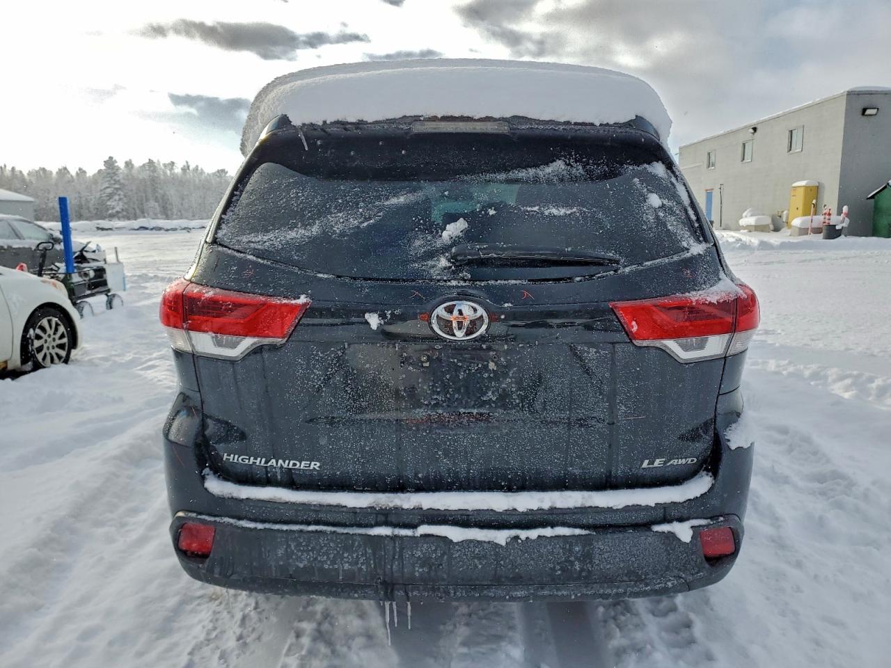 2019 TOYOTA HIGHLANDER LE photo 6