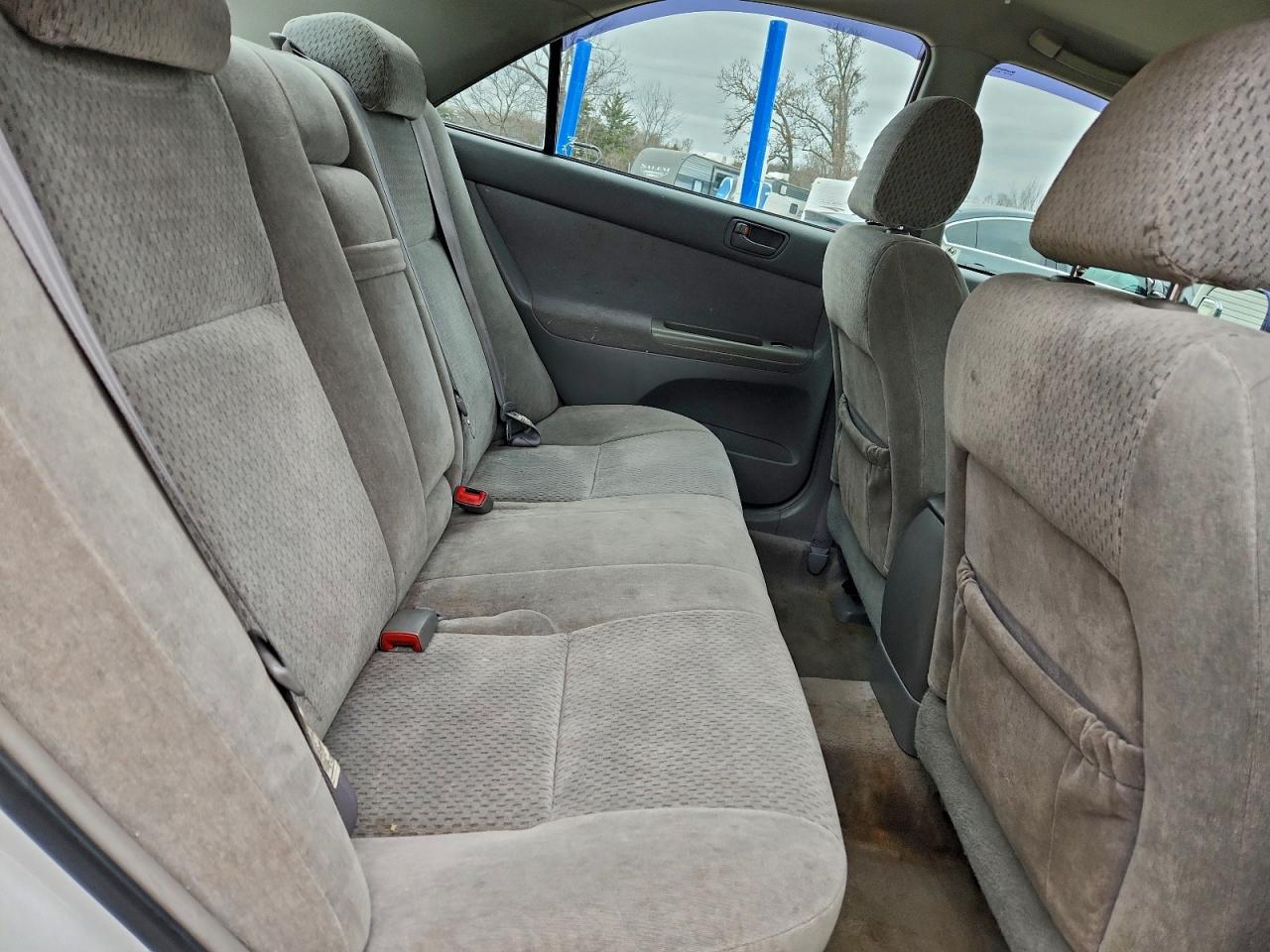 2004 TOYOTA CAMRY LE photo 10