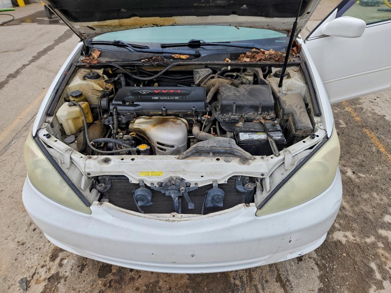 2004 TOYOTA CAMRY LE photo 11