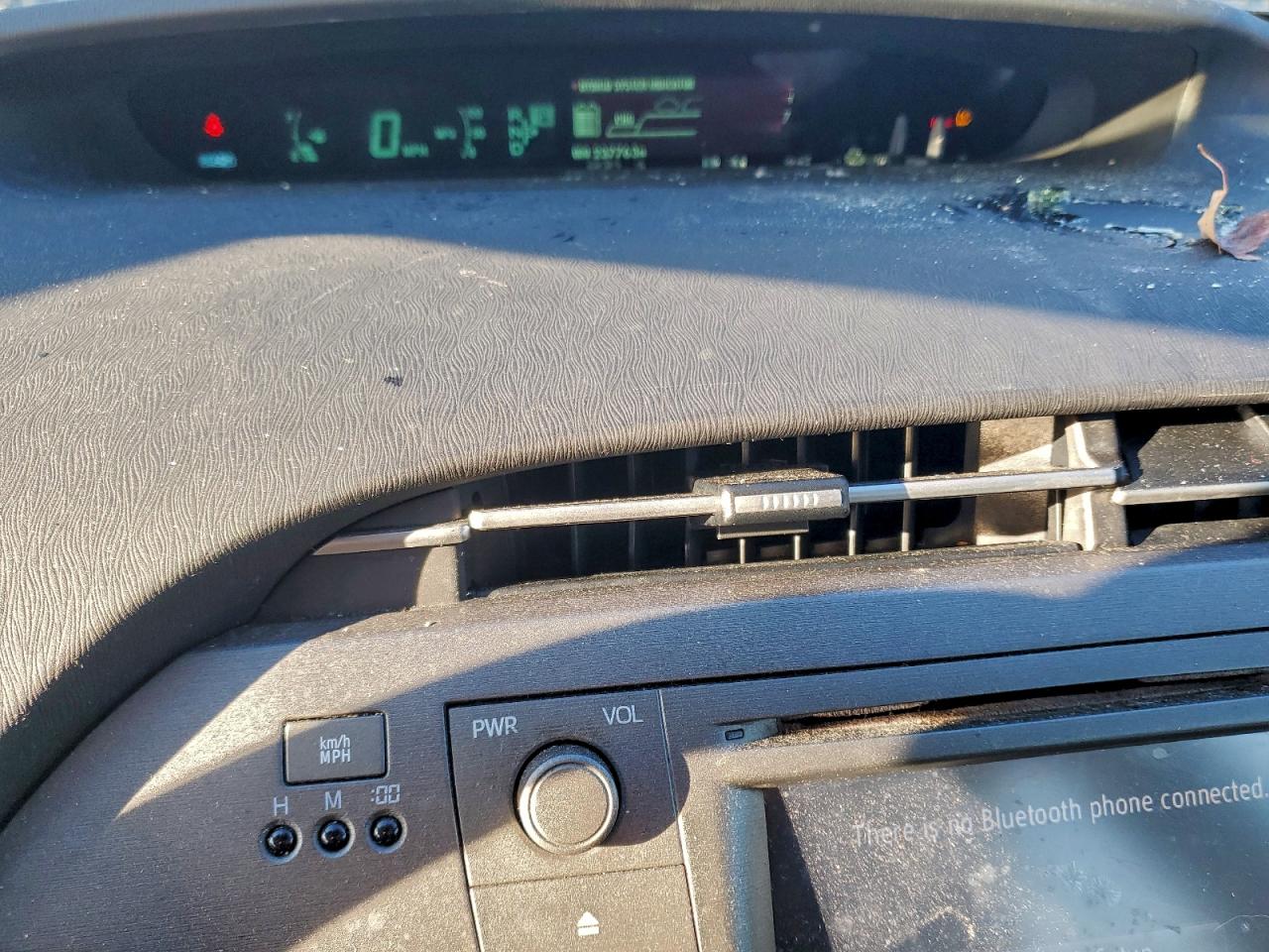 2013 TOYOTA PRIUS photo 9