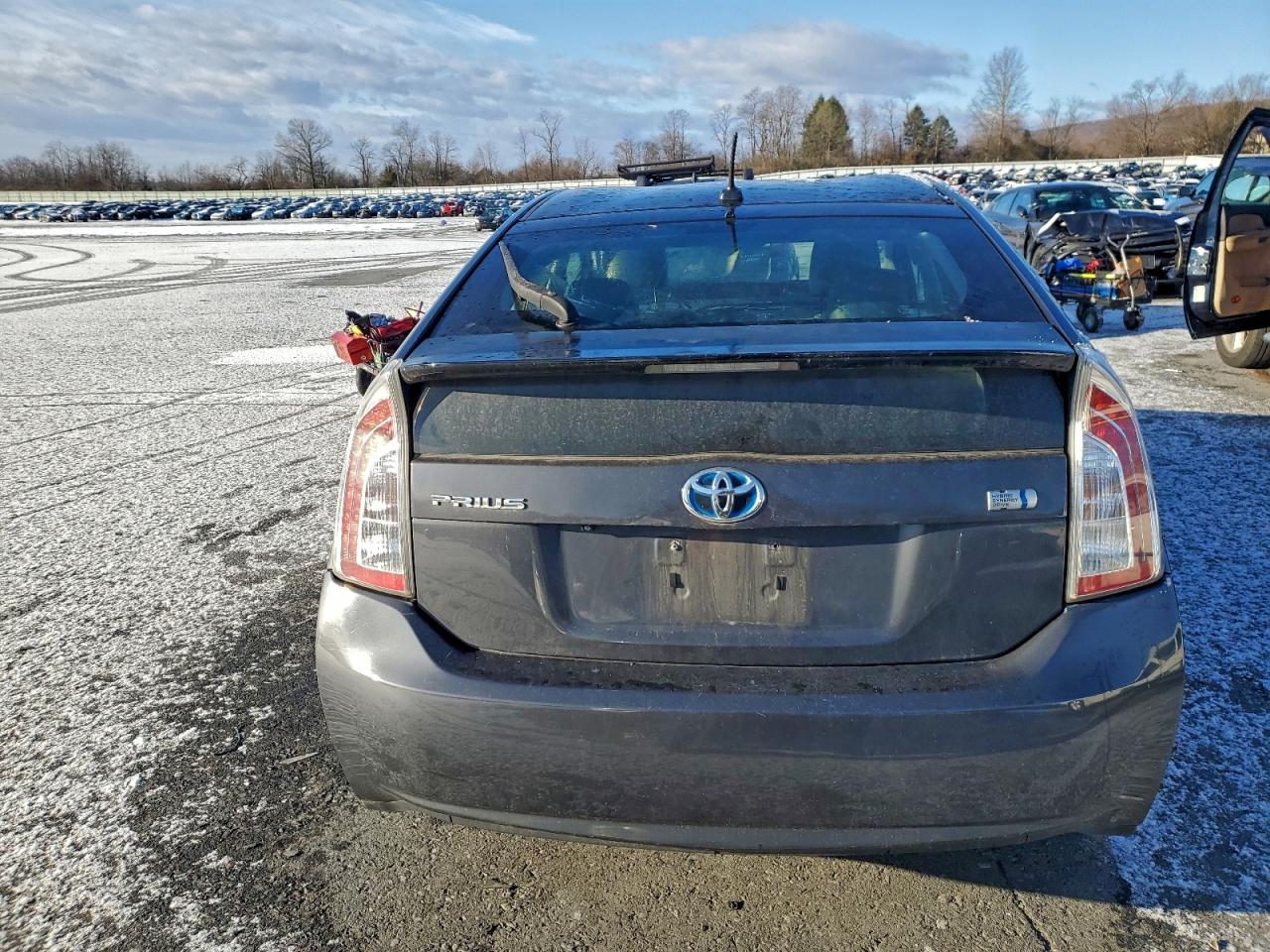 2013 TOYOTA PRIUS photo 6