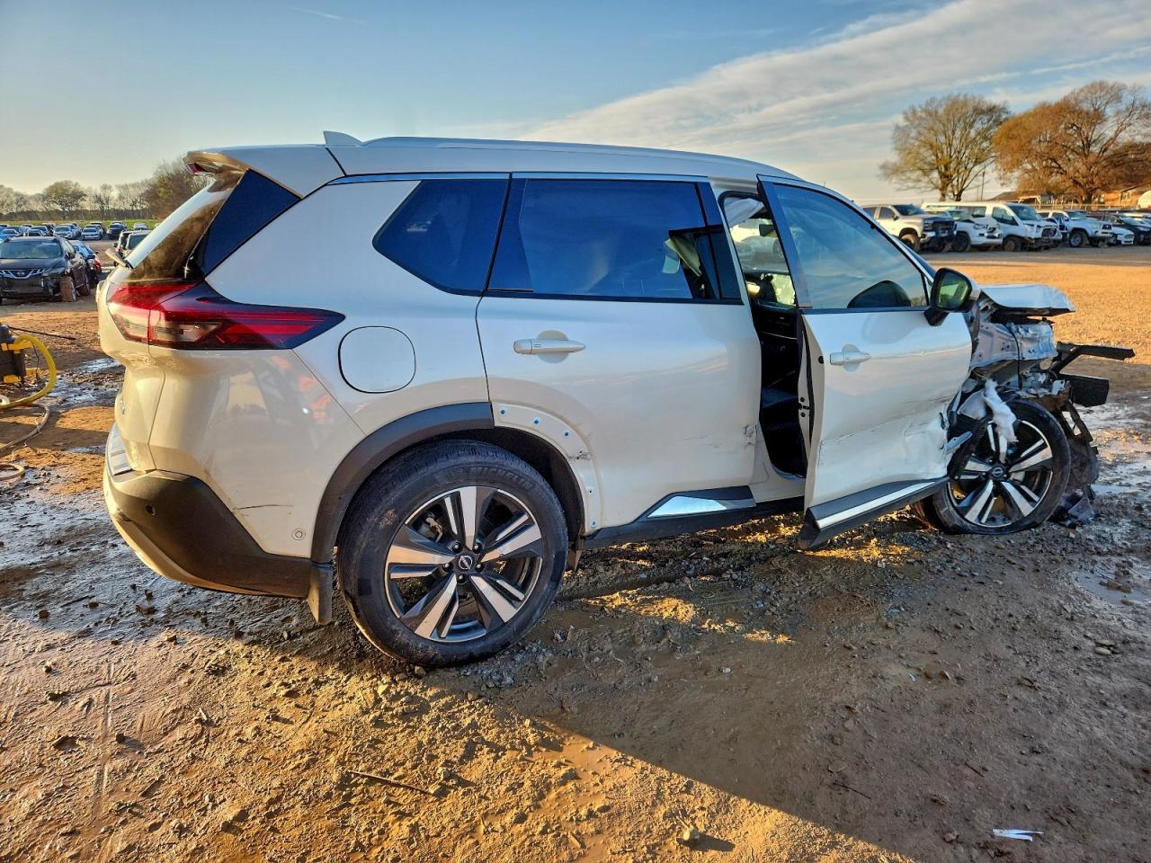 2023 NISSAN ROGUE PLATINUM photo 3