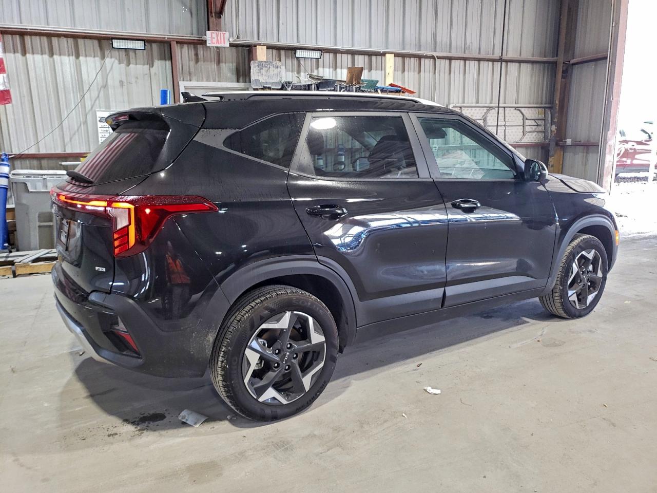 2025 KIA SELTOS S photo 3