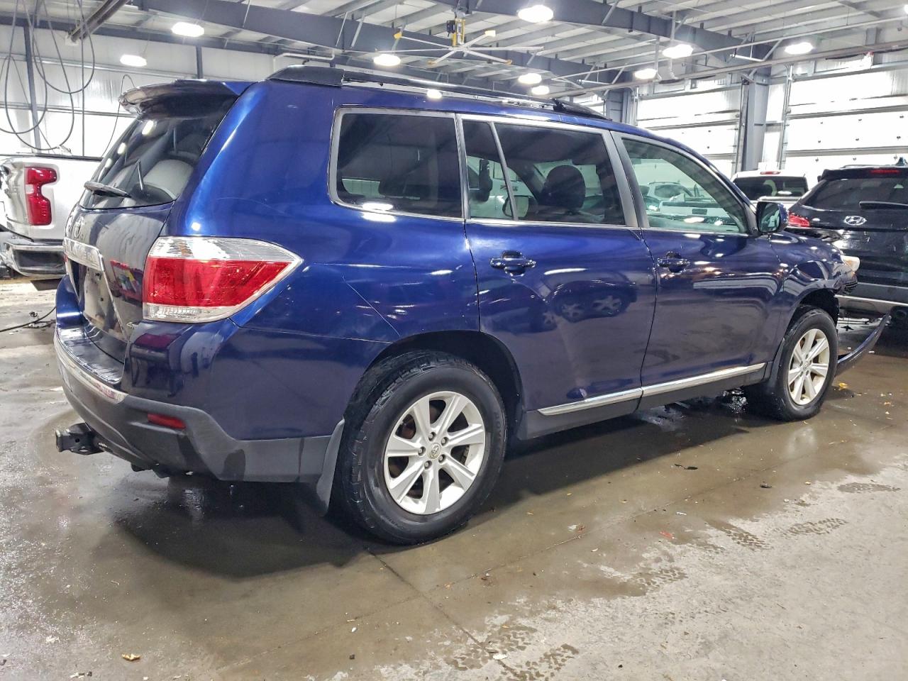 2013 TOYOTA HIGHLANDER BASE photo 3