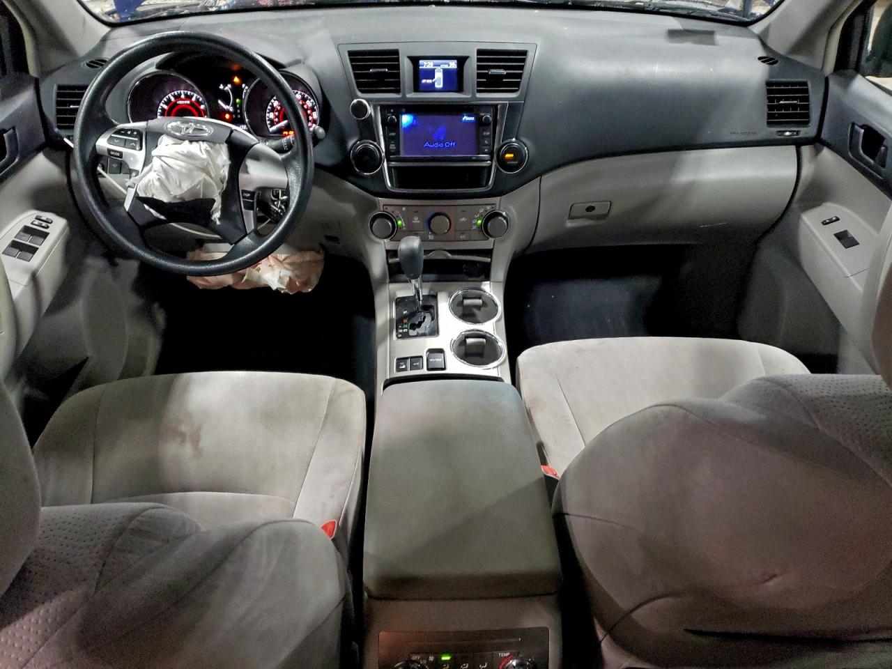 2013 TOYOTA HIGHLANDER BASE photo 8