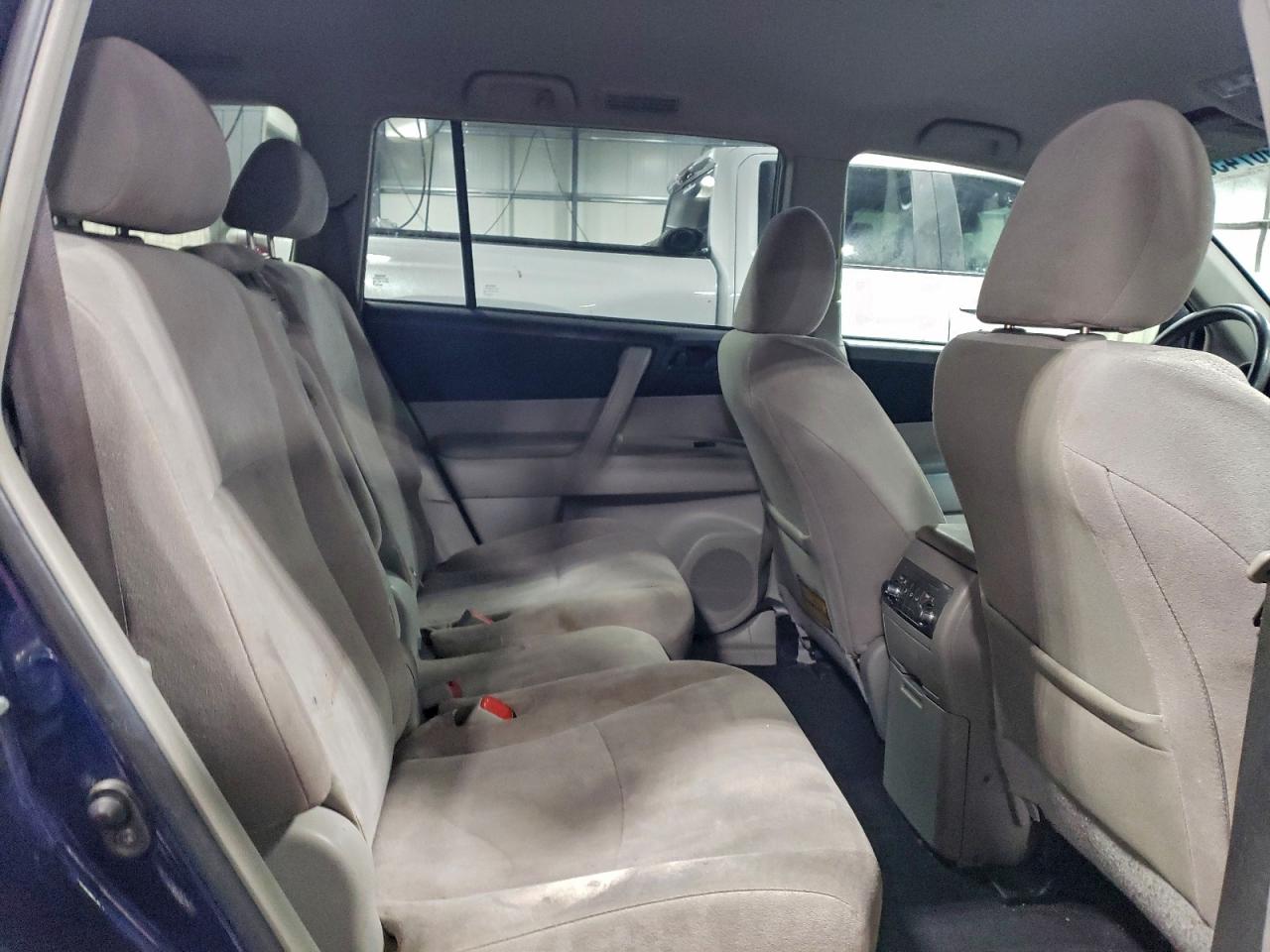 2013 TOYOTA HIGHLANDER BASE photo 11