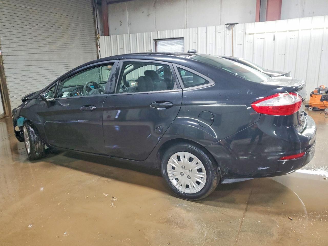 2015 FORD FIESTA S photo 2