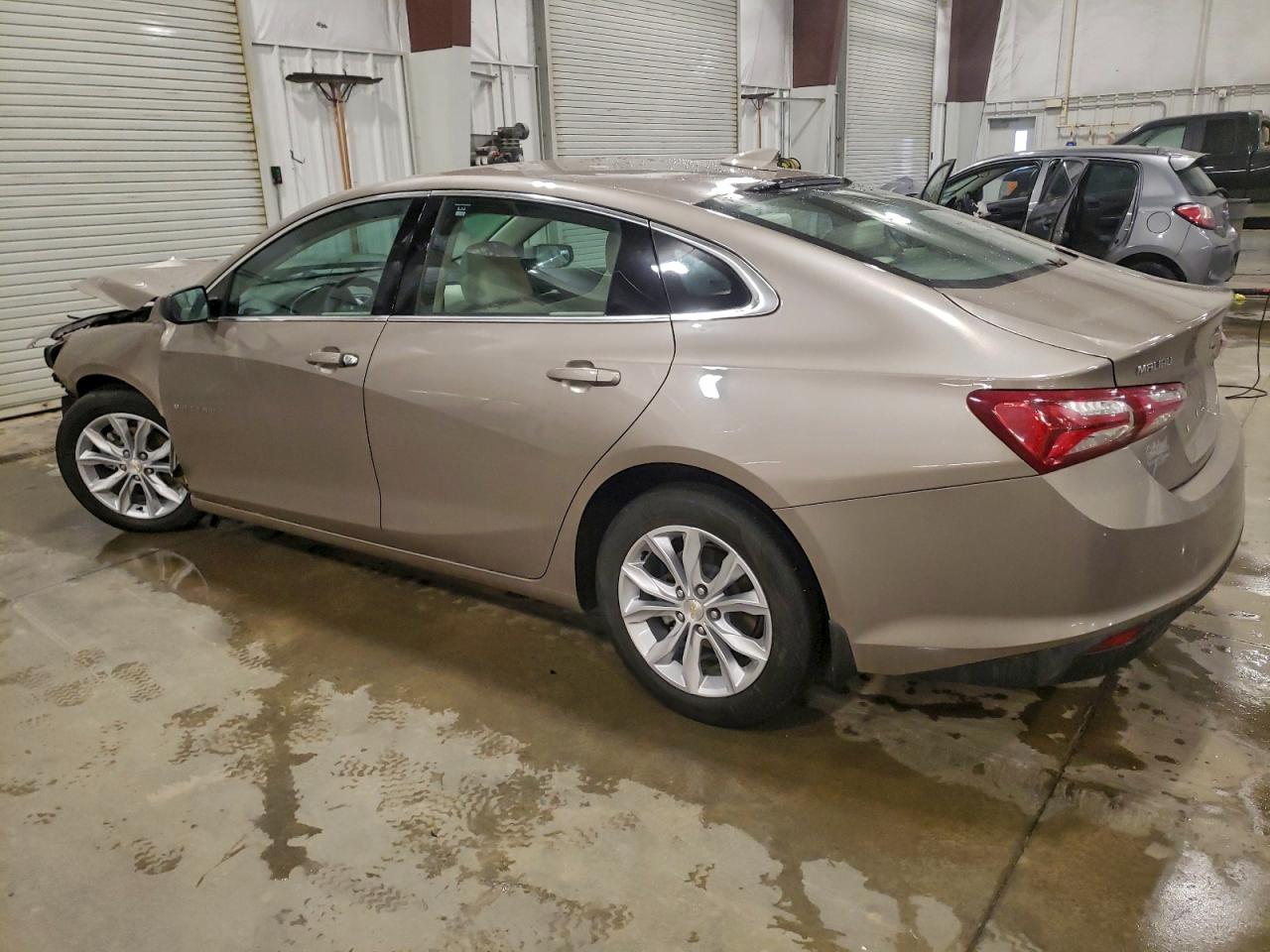 2022 CHEVROLET MALIBU LT photo 2