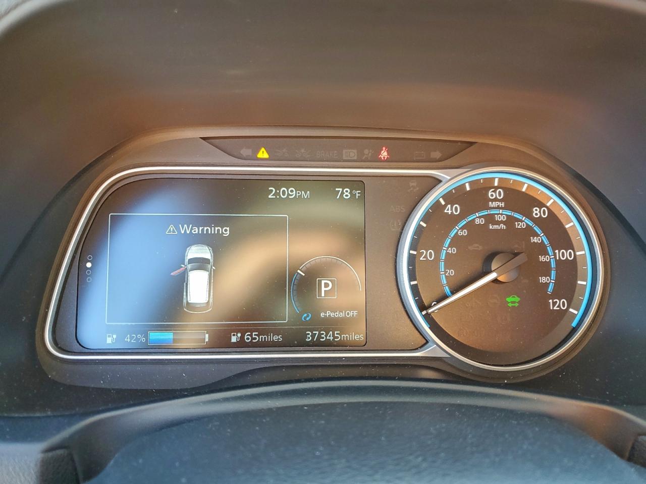 2022 NISSAN LEAF S photo 9