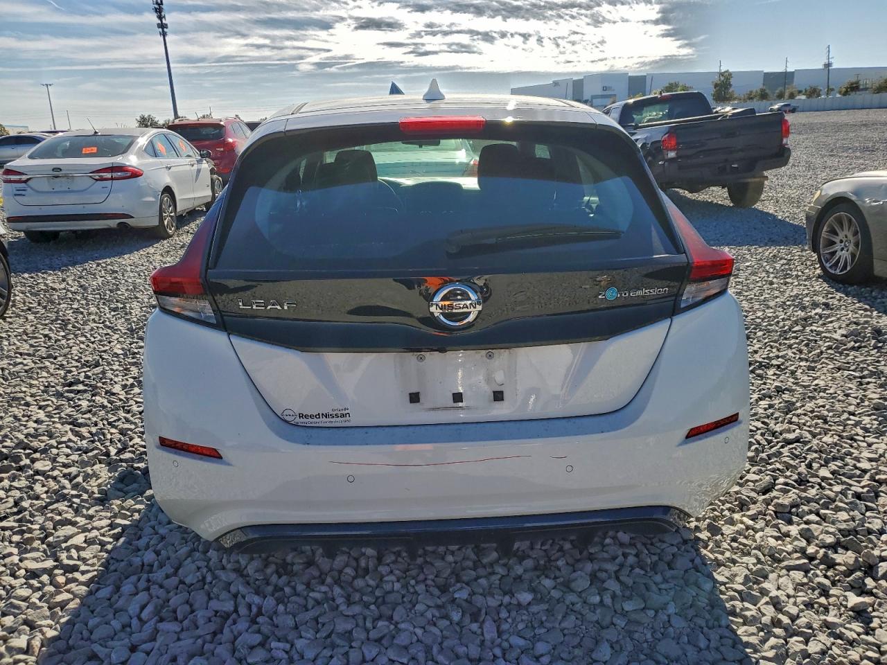 2022 NISSAN LEAF S photo 6