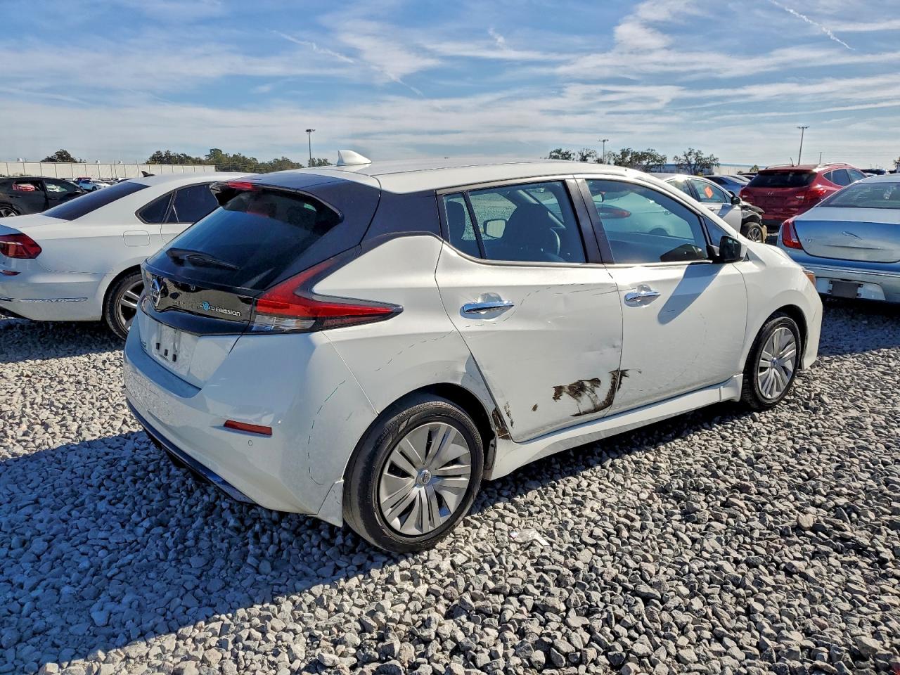 2022 NISSAN LEAF S photo 3