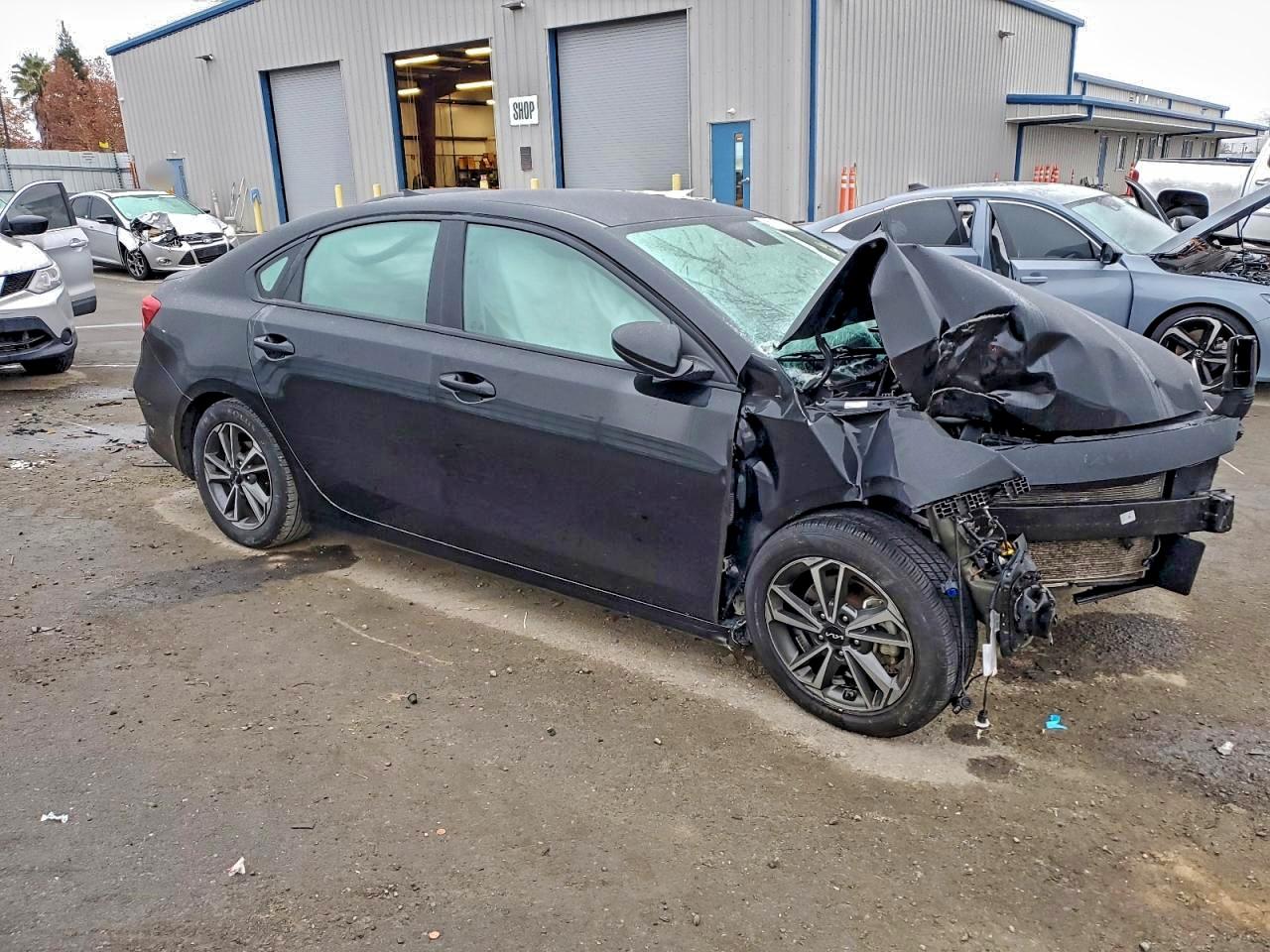2023 KIA FORTE LX photo 4