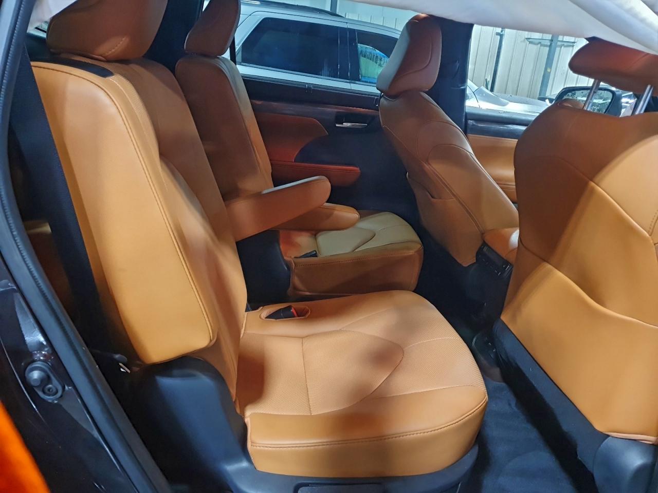 2021 TOYOTA HIGHLANDER PLATINUM photo 11