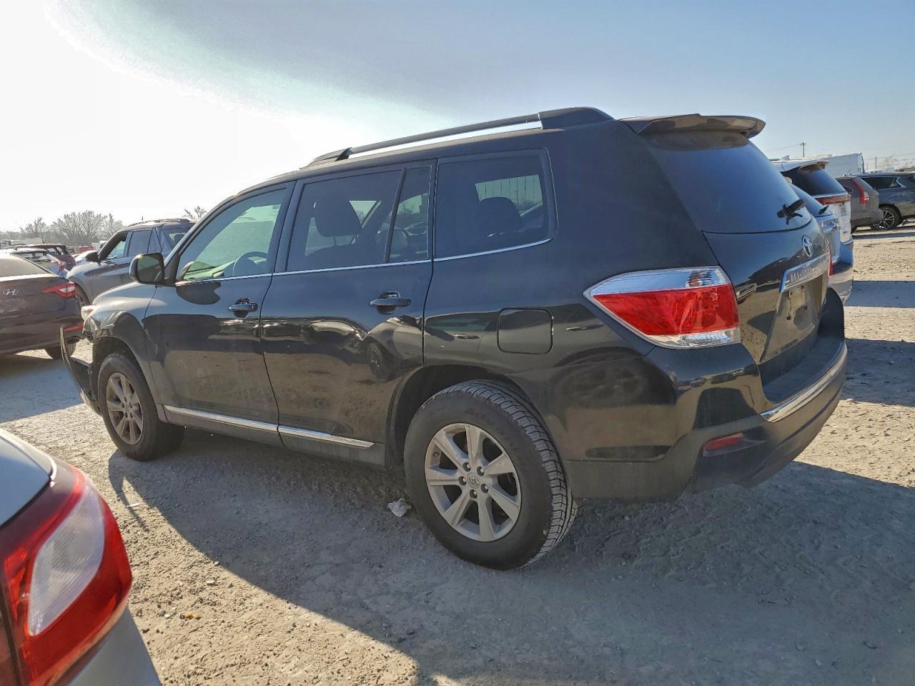2013 TOYOTA HIGHLANDER BASE photo 2