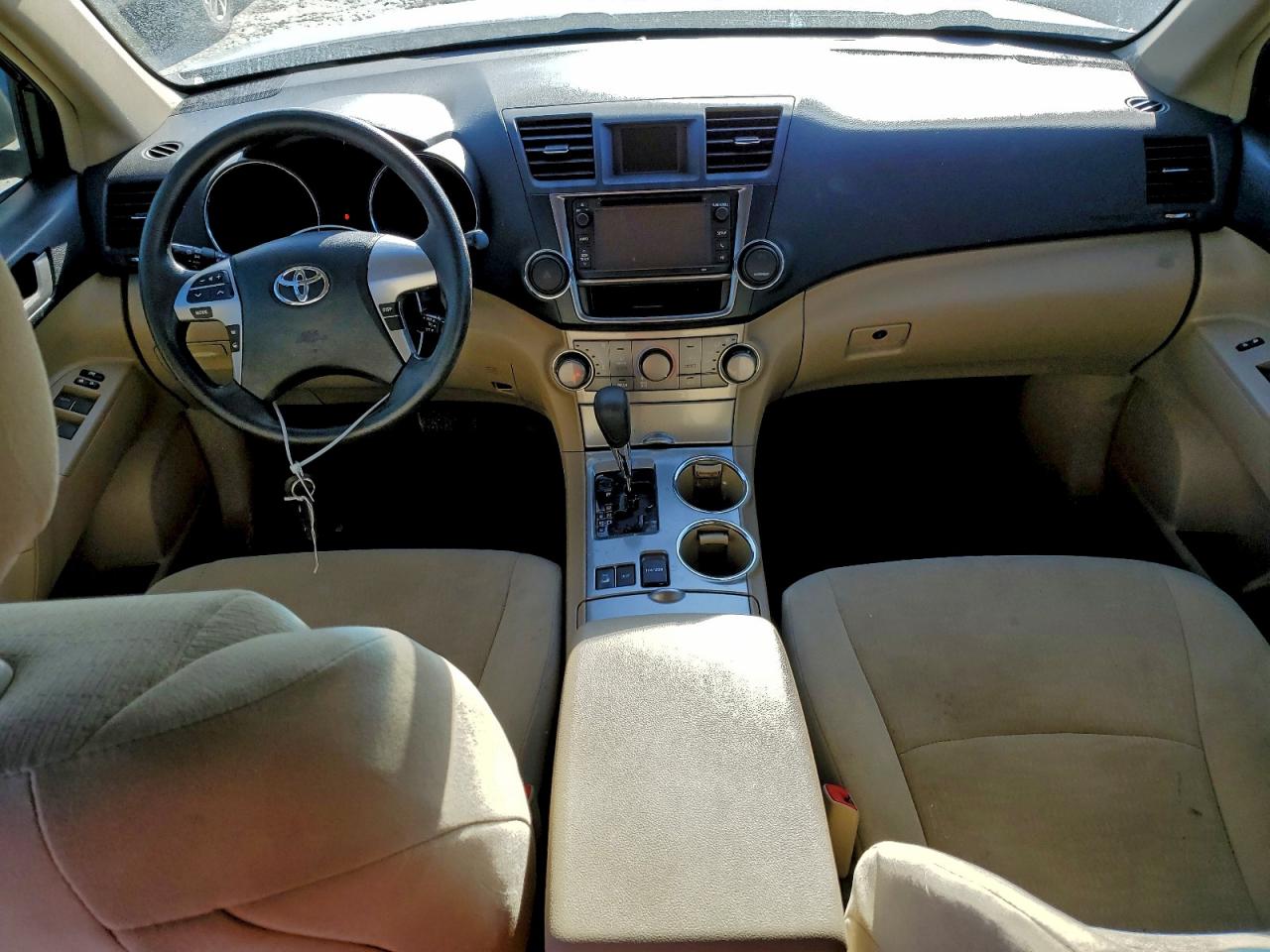 2013 TOYOTA HIGHLANDER BASE photo 8