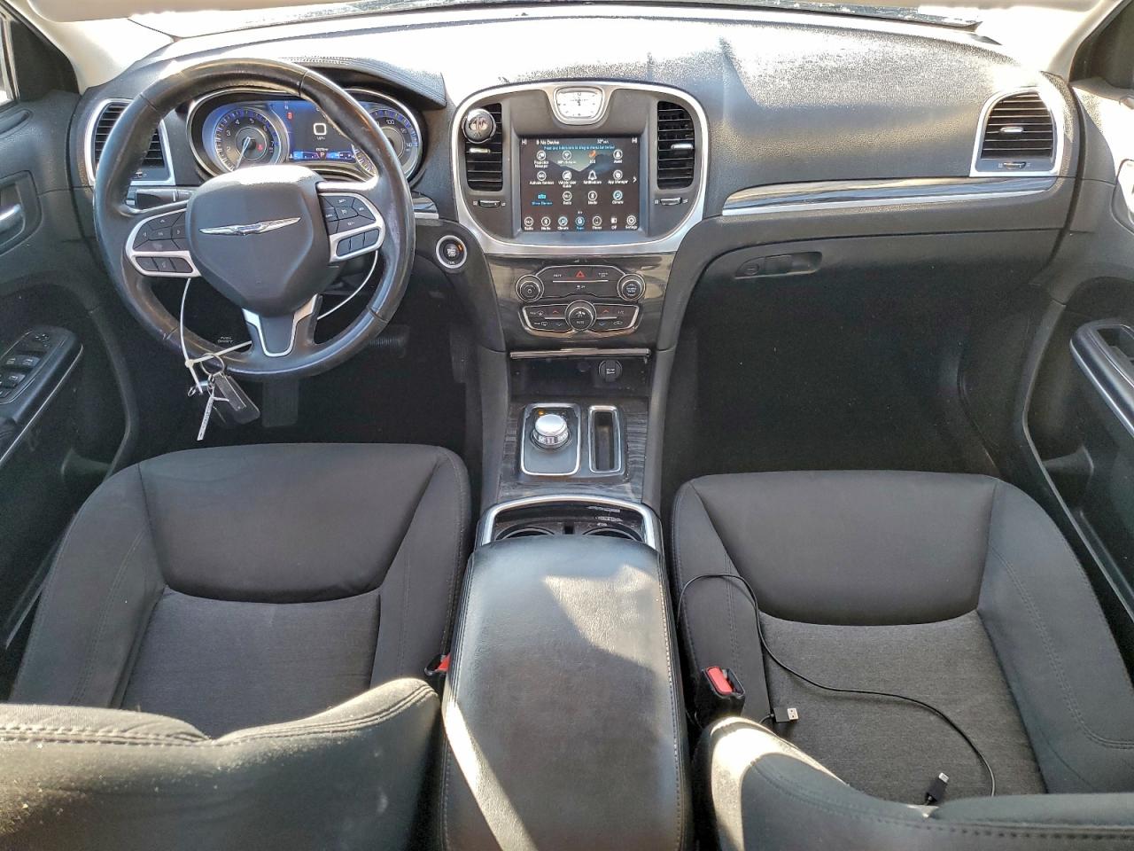 2019 CHRYSLER 300 TOURING photo 8