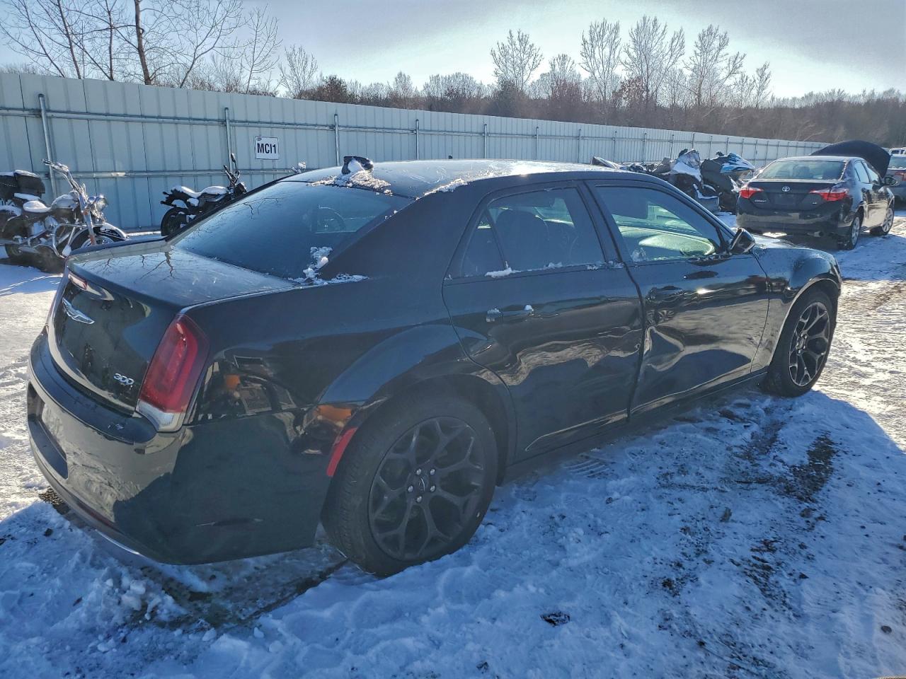 2019 CHRYSLER 300 TOURING photo 3
