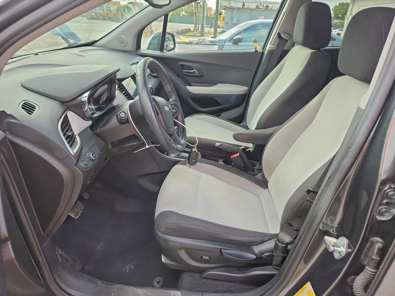 2019 CHEVROLET TRAX LS photo 7