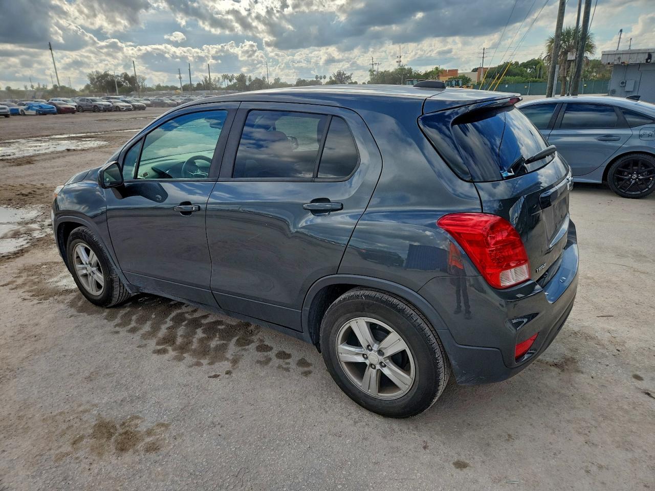 2019 CHEVROLET TRAX LS photo 2